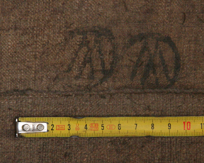 Sello estampado en el reverso de uno de los lienzos (jpg 398 Kb)