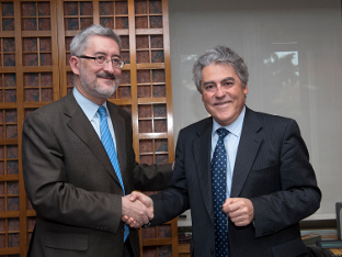 El consejero de Economía,  Antonio Ávila, junto al secretario de Estado de Segur