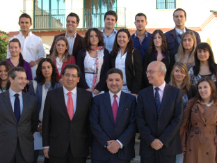 El secretario general de Economía, Gaspar Llanes, junto con el presidente de Caj