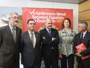 Autoridades que han intervenido en el acto de inauguración