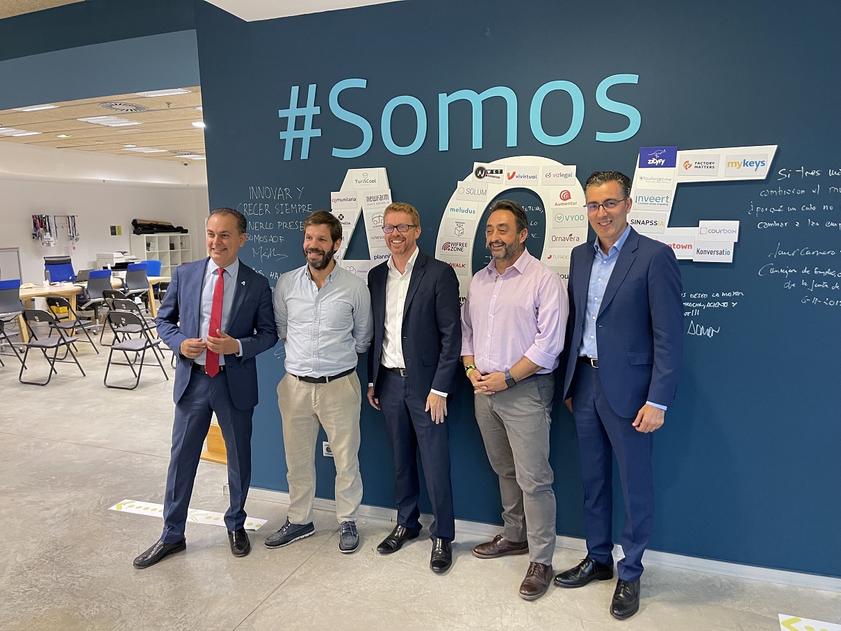 El secretario general de Investigación e Innovación, Pablo Cortés, en una visita a las instalaciones de El Cubo