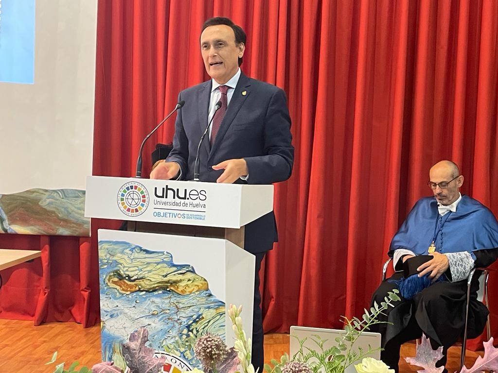 Gómez Villamandos durante la apertura de curso de la UHU