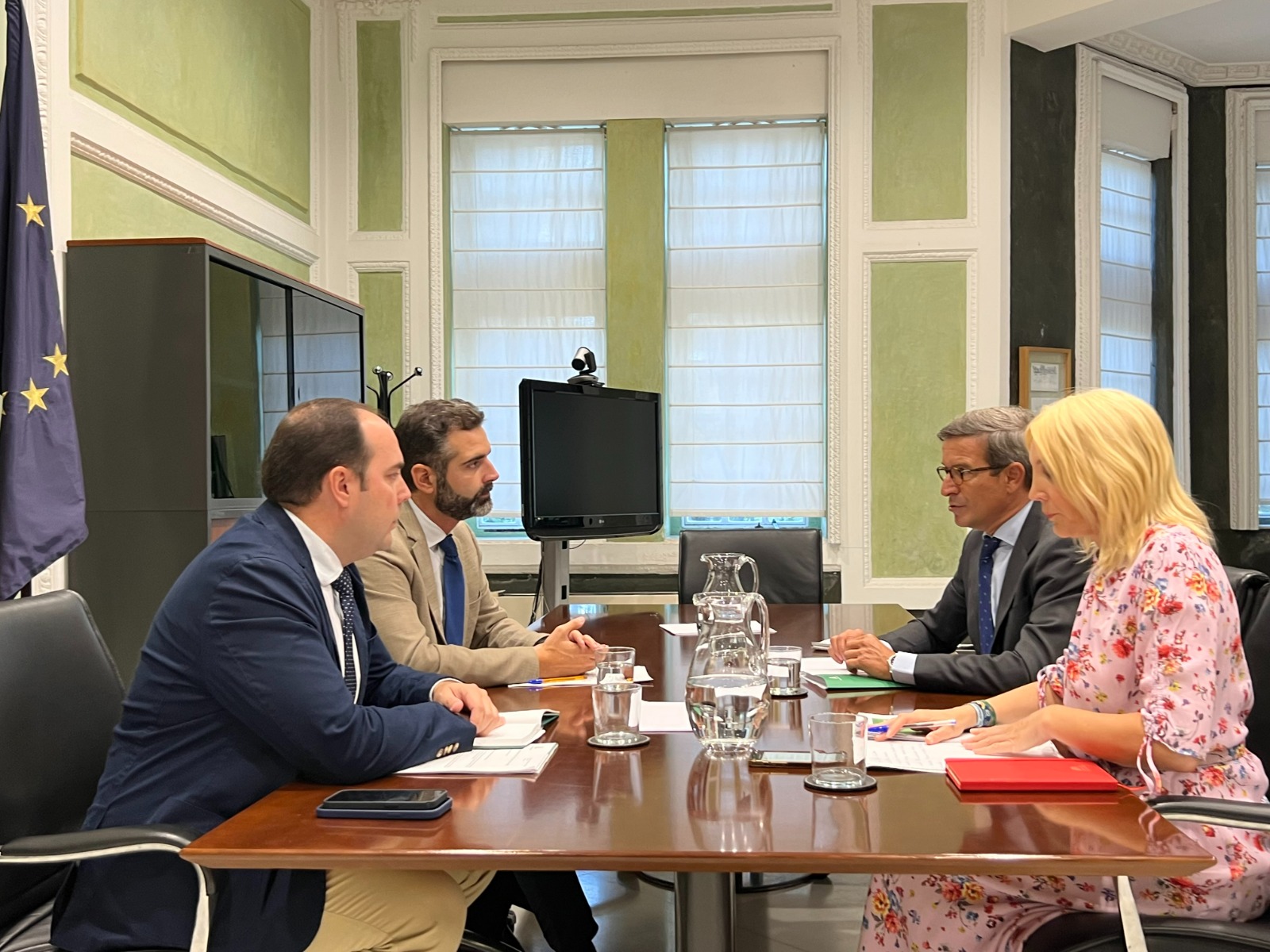 Fernández-Pacheco y Paradela en una reunión para abordar la agilización de los proyectos industriales y de energías renovables.