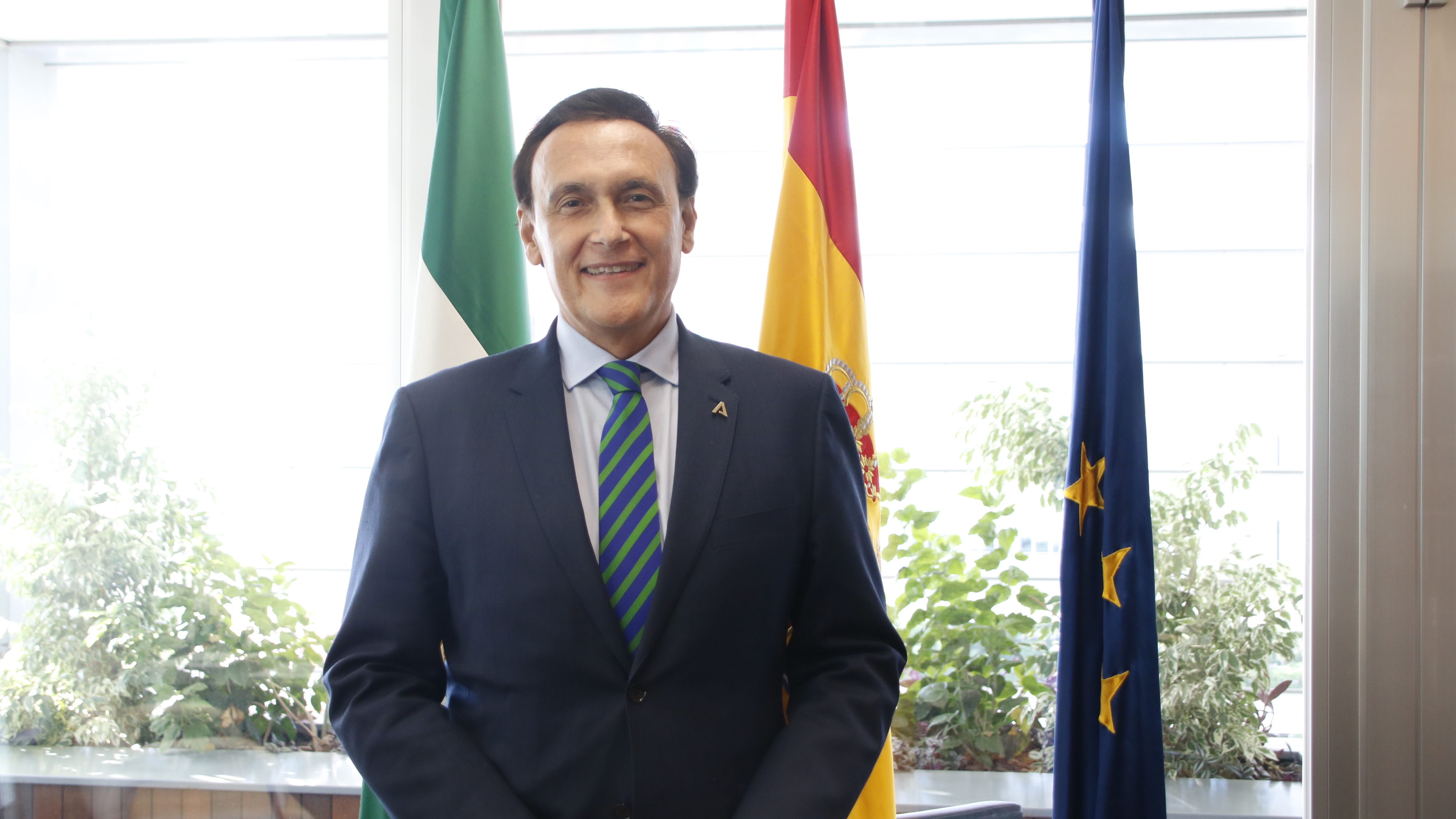 La Junta de Andalucía apuesta por impulsar la innovación en el sector de la Defensa, ya que constituye un importante motor de la actividad productiva e industrial en Andalucía”. Así lo ha puesto de manifiesto en el Parlamento el consejero de Universidad, Investigación e Innovación, José Carlos Gómez Villamandos, donde ha reiterado su intención de hacer de Andalucía un polo de desarrollo industrial y tecnológico vinculado a la defensa a través de la creación de un clúster, a la vez que ha puesto en valor el 