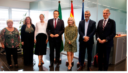 Gómez Villamandos, junto con los representantes sindicales de UGT