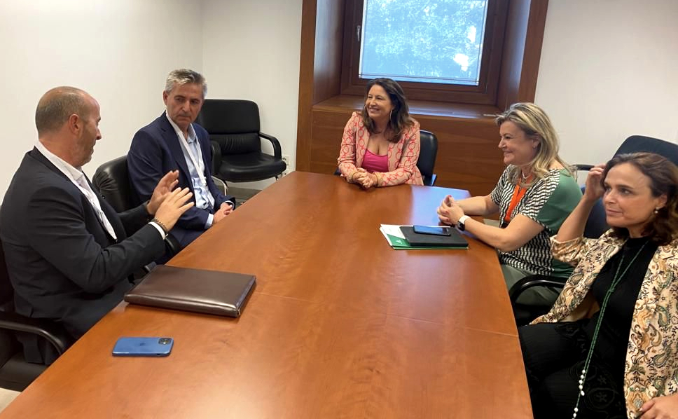 La consejera Carmen Crespo se reúne con el presidente de Ecohal