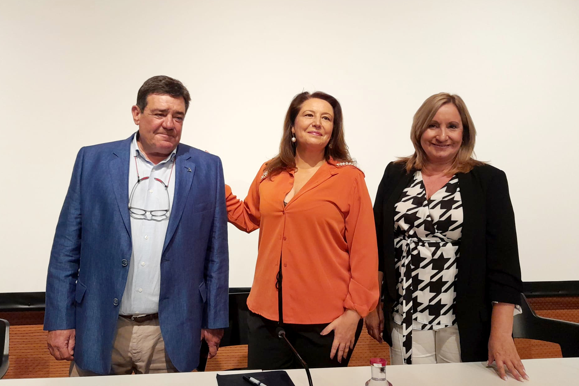 La consejera Carmen Crespo junto al viceconsejero y la secretaria general de Agricultura antes de la presentación del aforo del olivar 2022-2023