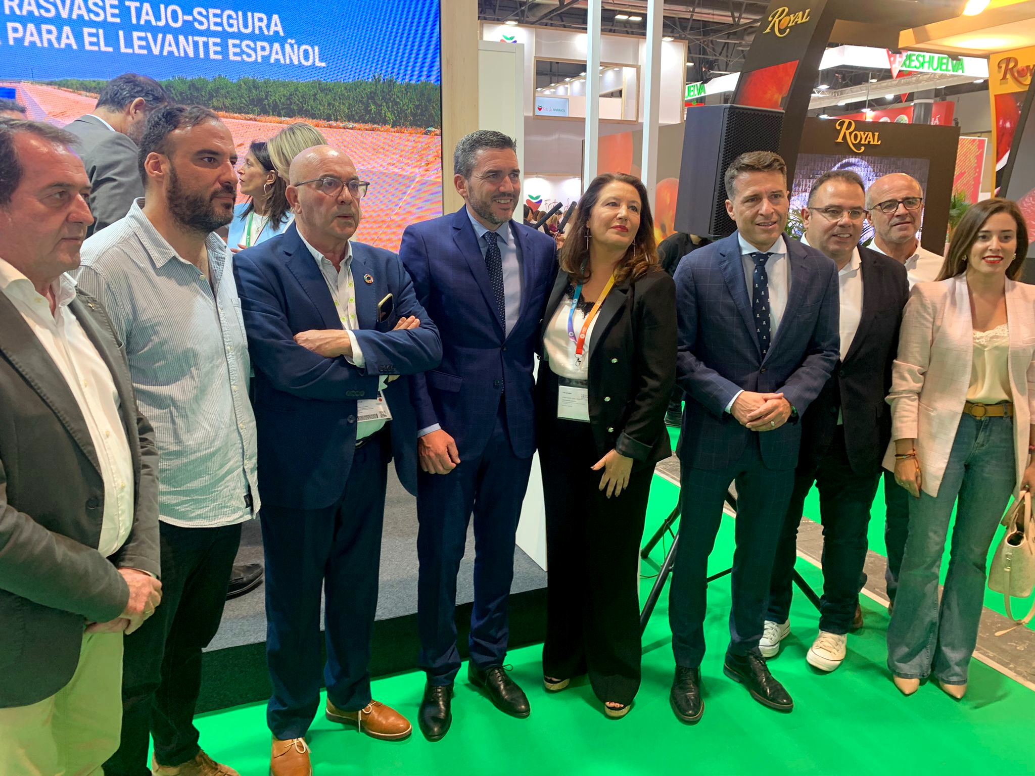La consejera Carmen Crespo se reúne con su homólogo de Murcia, Antonio Luengo, en Fruit Attraction 2022