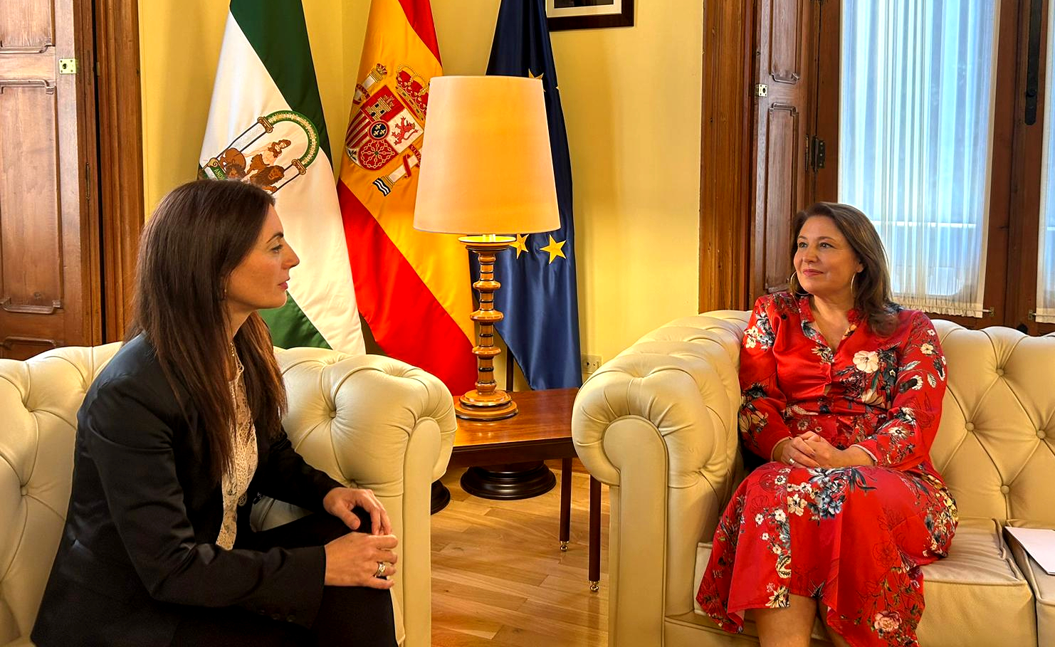 Carmen Crespo durante su reunión institucional con la presidenta de la Autoridad Portuaria de Almería