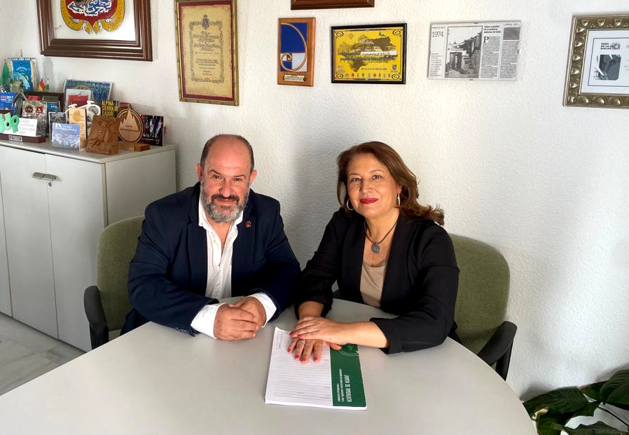 La consejera Carmen Crespo y el alcalde de Dalías (Almería), Francisco Lirola