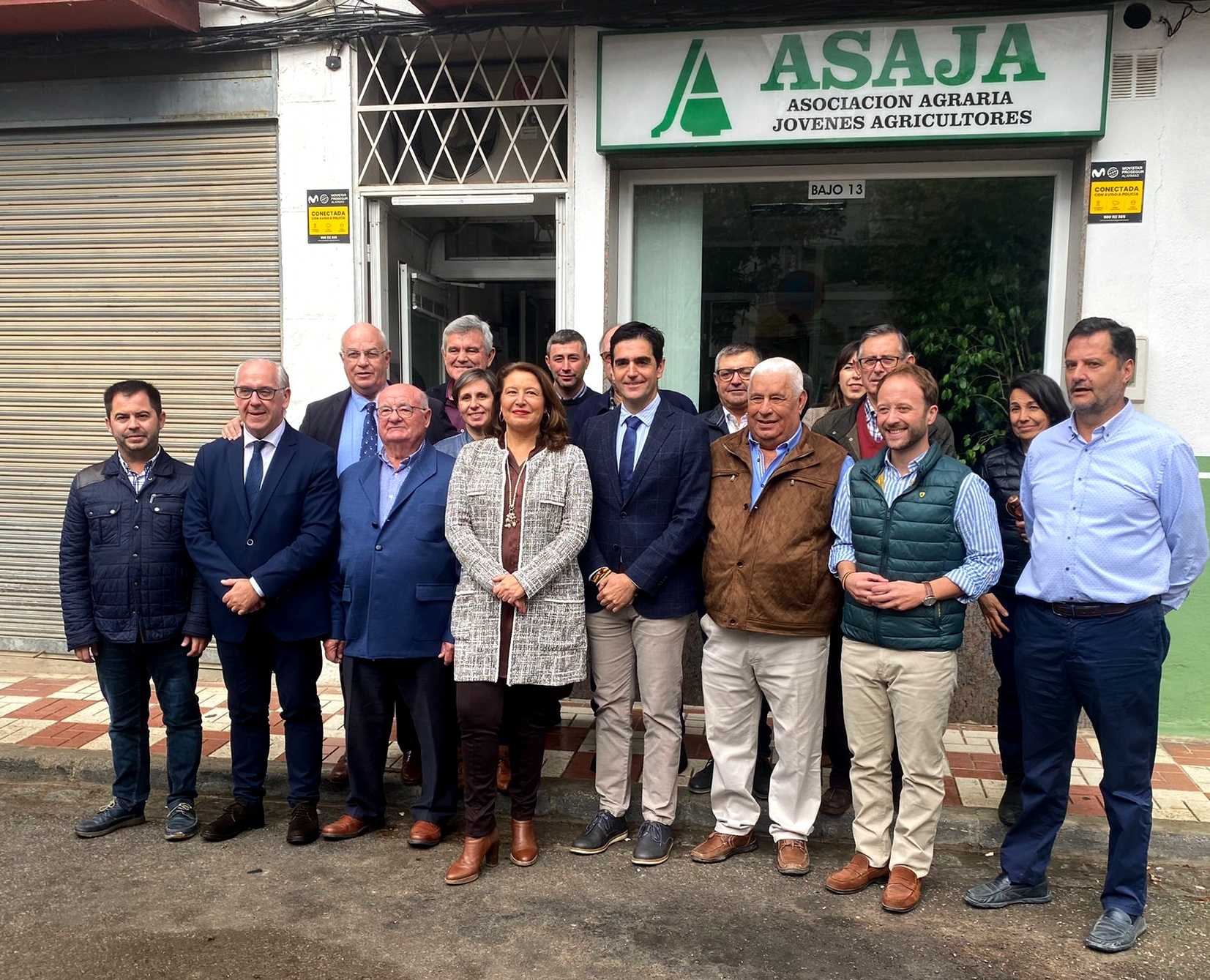 Carmen Crespo en Alcalá la Real con miembros de Asaja-Jaén