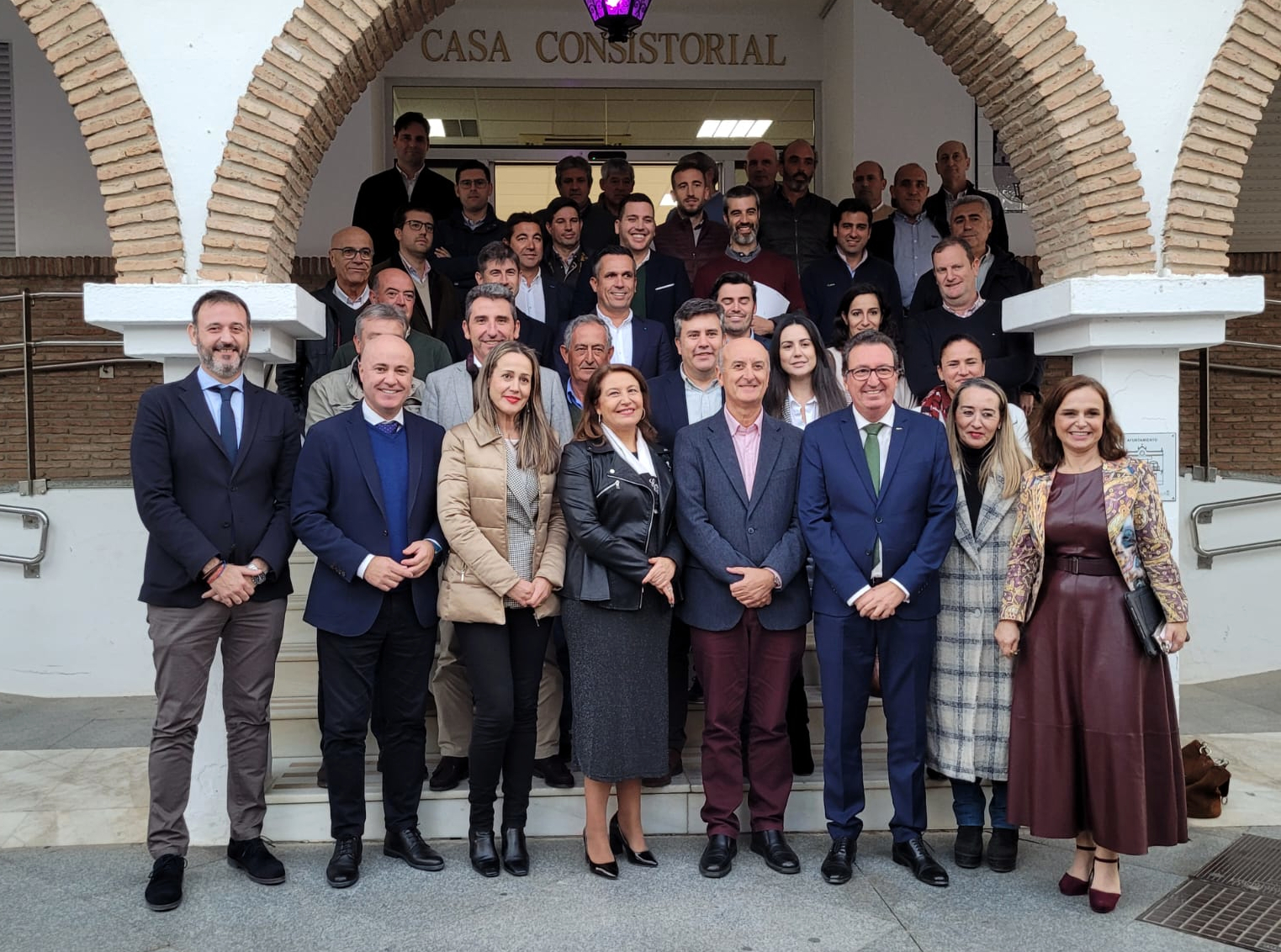 Carmen Crespo junto a los beneficiarios de las ayudas a 26 OPFH de Huelva