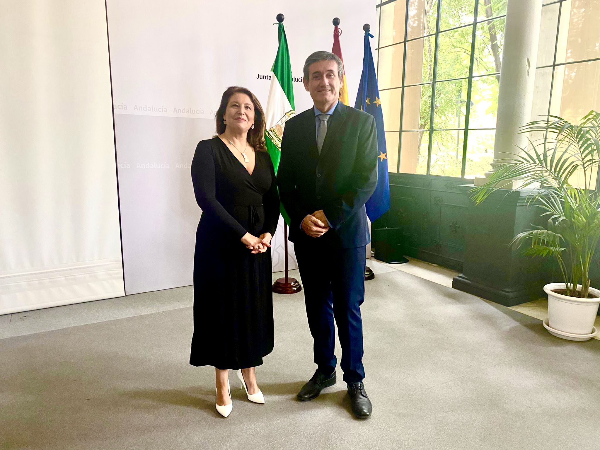 La consejera Carmen Crespo y el alcalde de Adra, Manuel Cortés