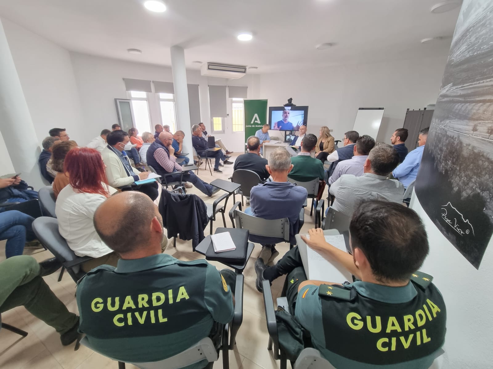 Reunión del director general de la Producción Agrícola y Ganadera con ganaderos en Baza