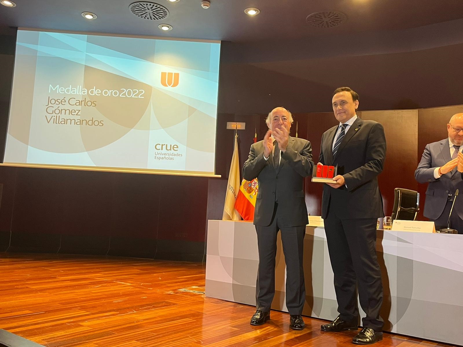Villamandos medalla CRUE