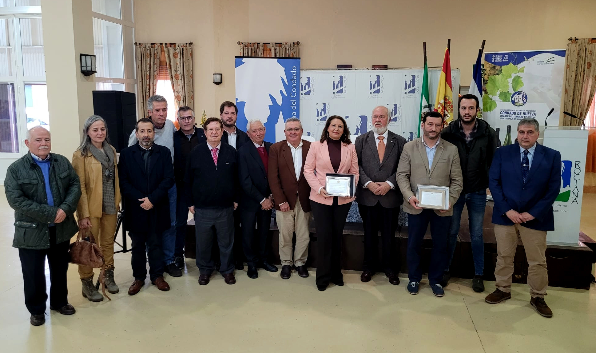Carmen Crespo recoge la 'Insignia de Oro' concedida por la DO Condado de Huelva a la Consejería de Agricultura