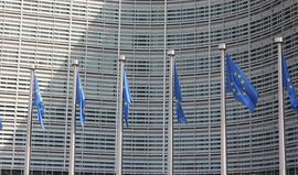 Banderas en la sede del Parlamento Europeo