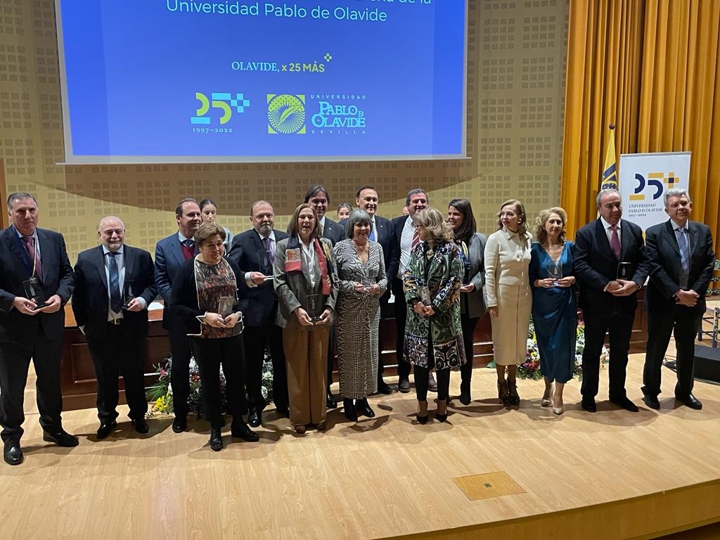 Foto de familia 25 aniversario de la UPO