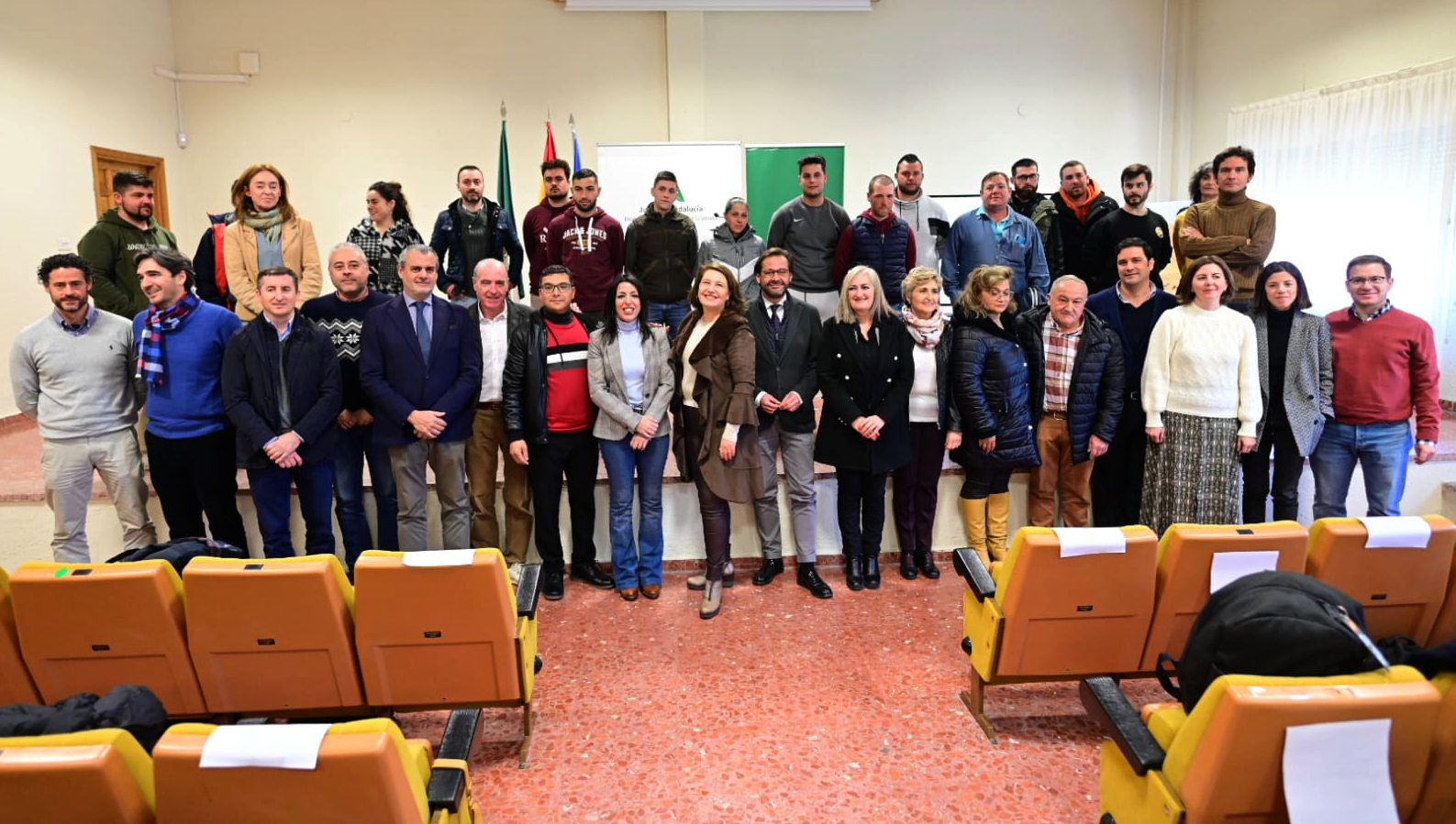 Carmen Crespo junto a los alumnos de la XI Escuela de Pastores de Andalucía