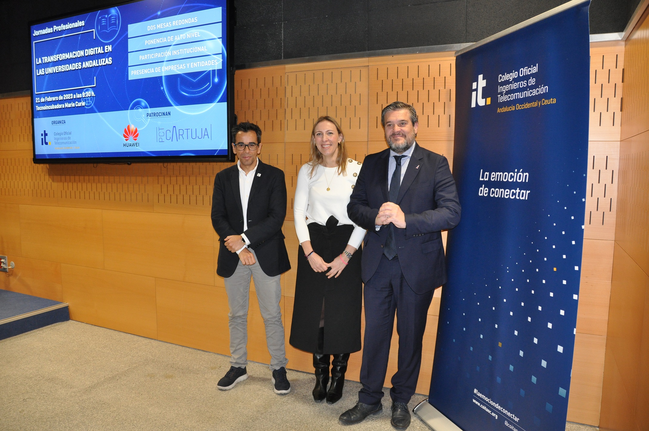 Lorena Garrido junto al resto de participantes en la jornada