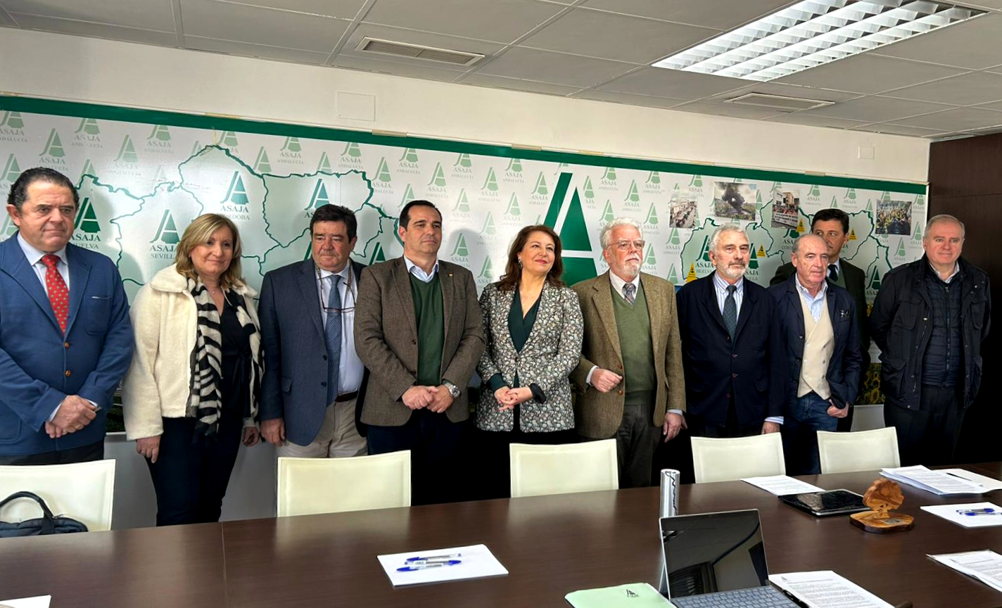 La consejera Carmen Crespo se reúne con el presidente de Asaja Andalucía, Ricardo Serra