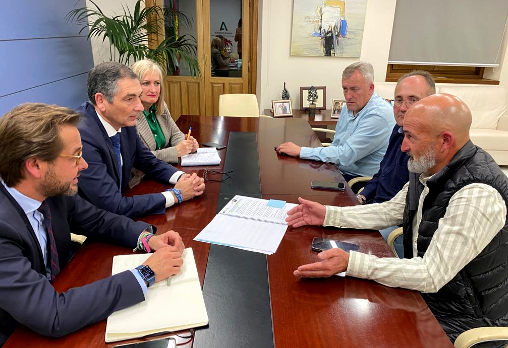 Reunión del secretario general de Agua con regantes de Granada