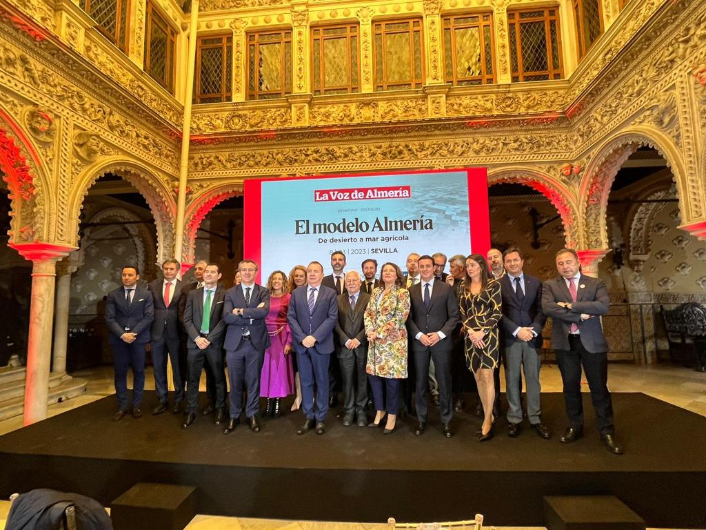 Carmen Crespo tras la clausura del coloquio de La Voz de Almería 'El modelo Almería'