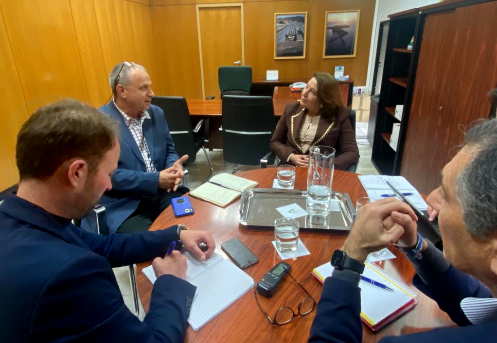 La consejera Carmen Crespo se reúne con el profesor investigador israelí Noam Weisbrod