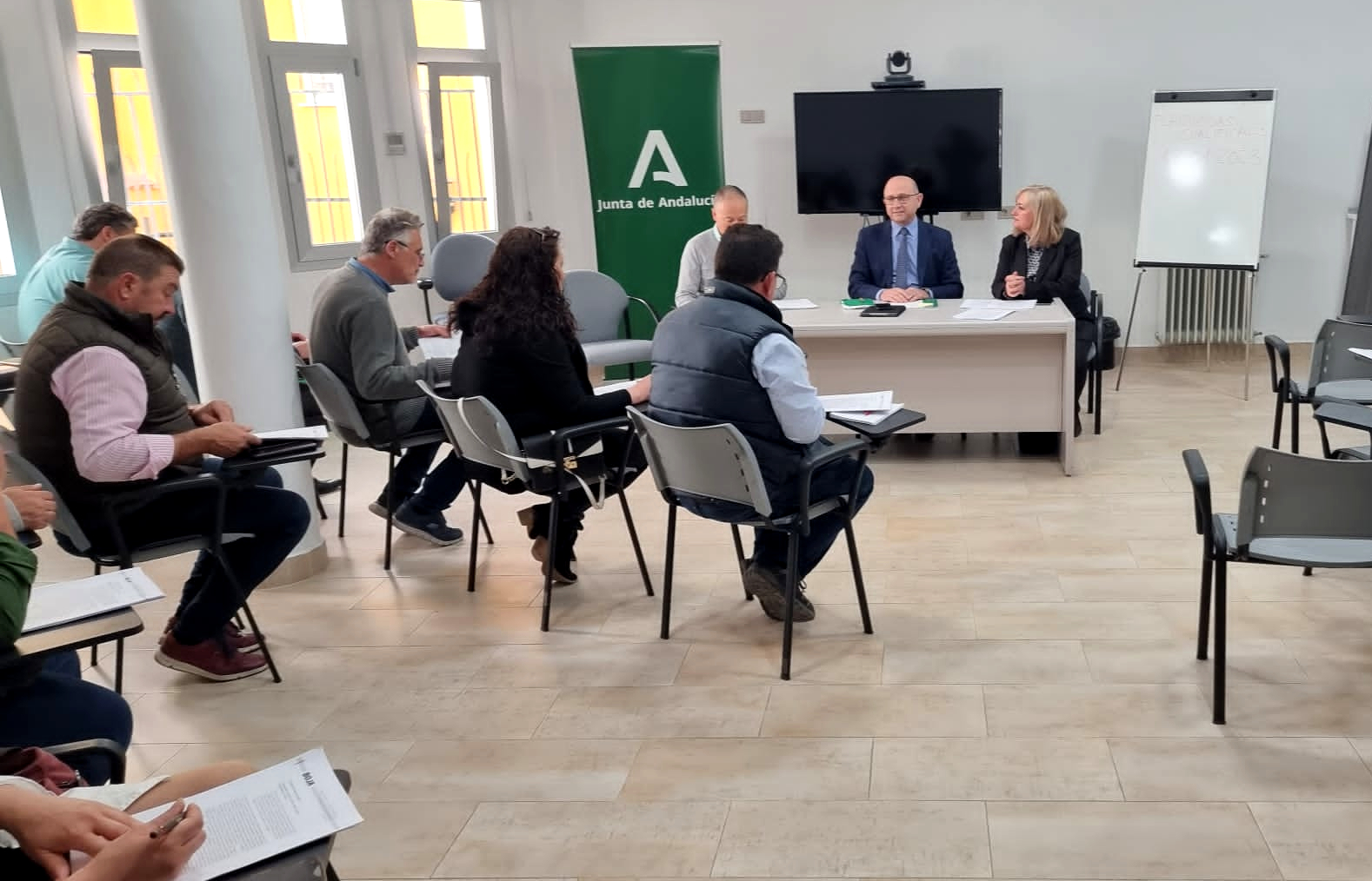 El director general de la Producción Ganadera y la delegada de Granada se reúnen con entidades autorizadas para tramitar las ayudas por VOC