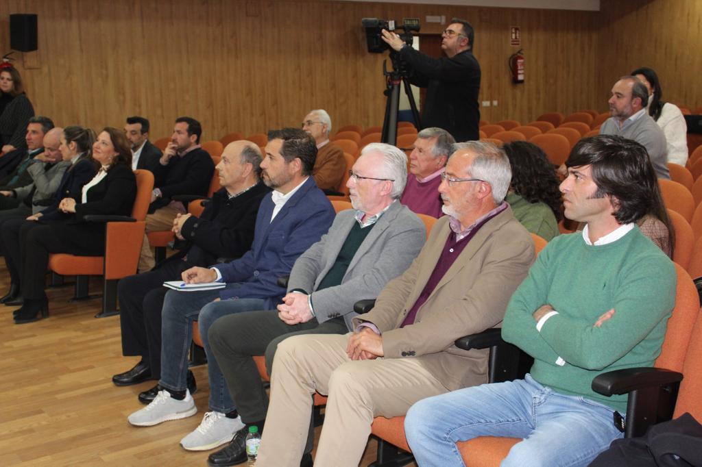 Carmen Crespo entrega ayudas para la mejora de la eficiencia energética a cinco comunidades de regantes onubenses