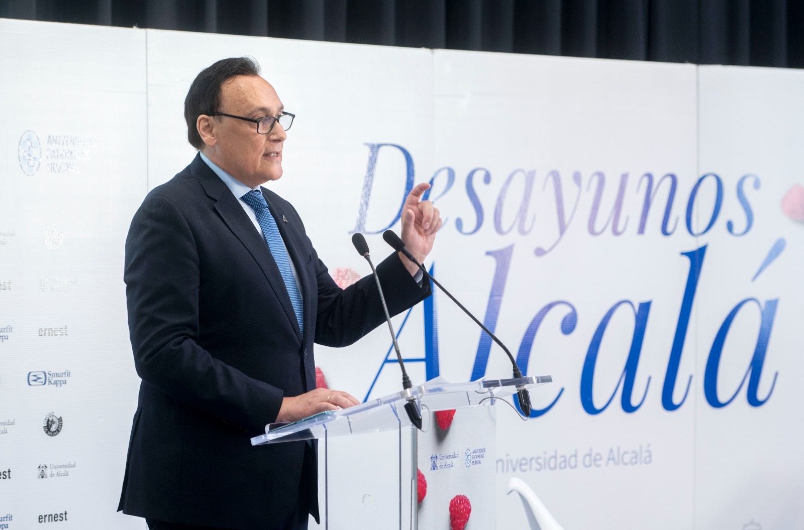 Gómez Villamandos durante su intervención en el Desayuno informativo de la Universidad Alcalá de Henares