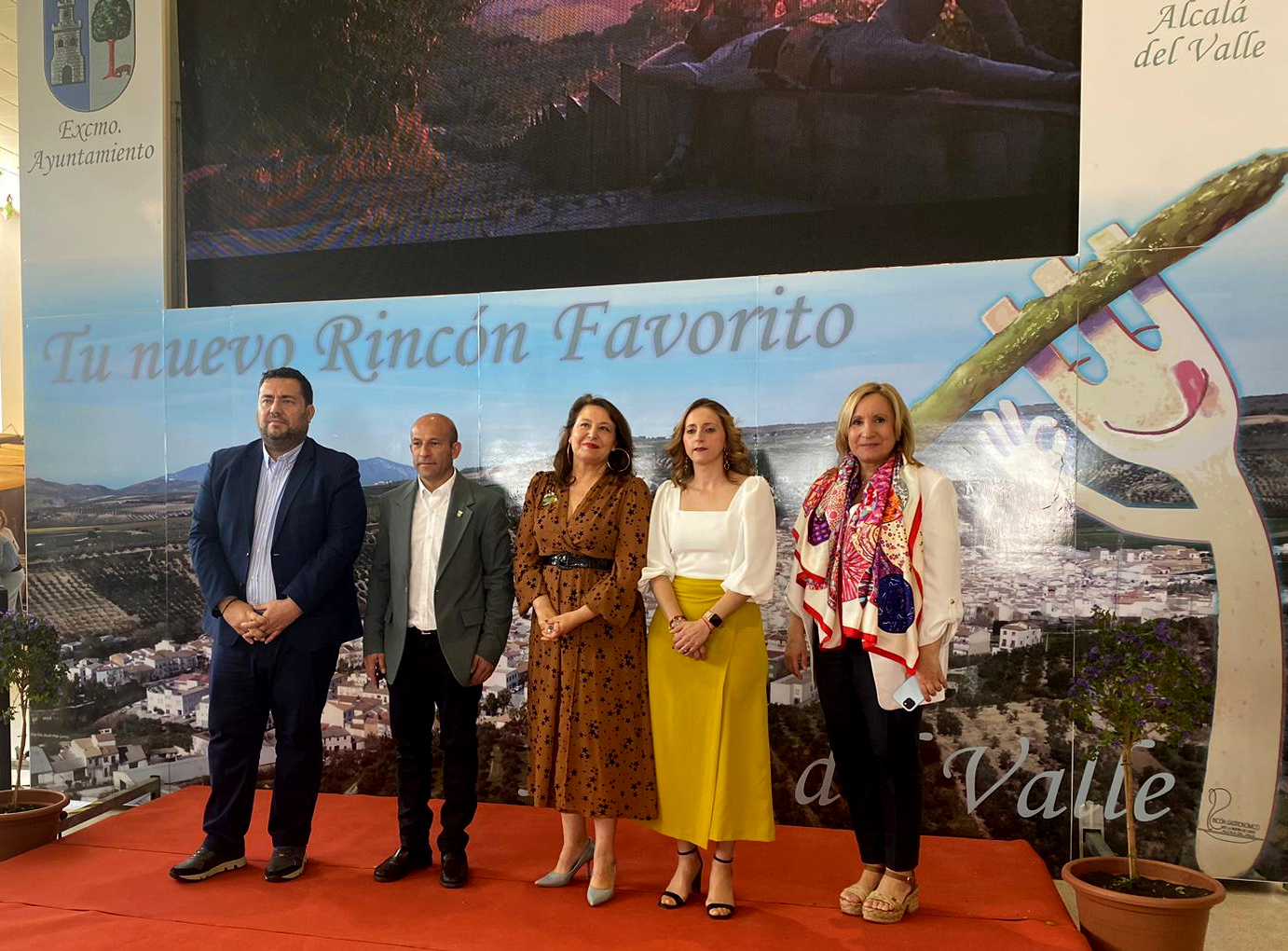 La consejera Carmen Crespo durante su visita a la IX edición de la Feria del Espárrago de Alcalá del Valle (Cádiz)
