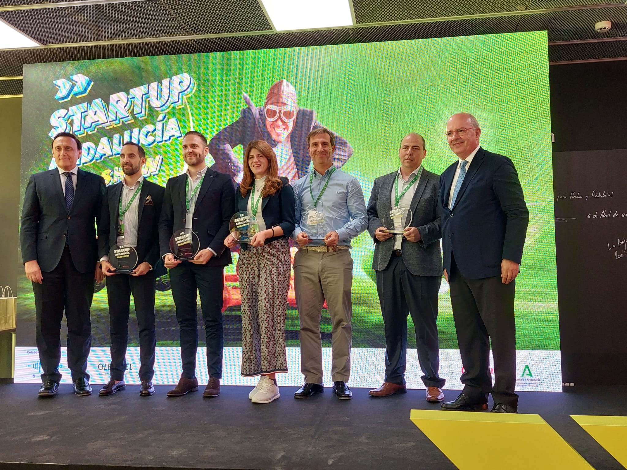 Villamandos con los ganadores del programa Startup Andalucía Roadshow