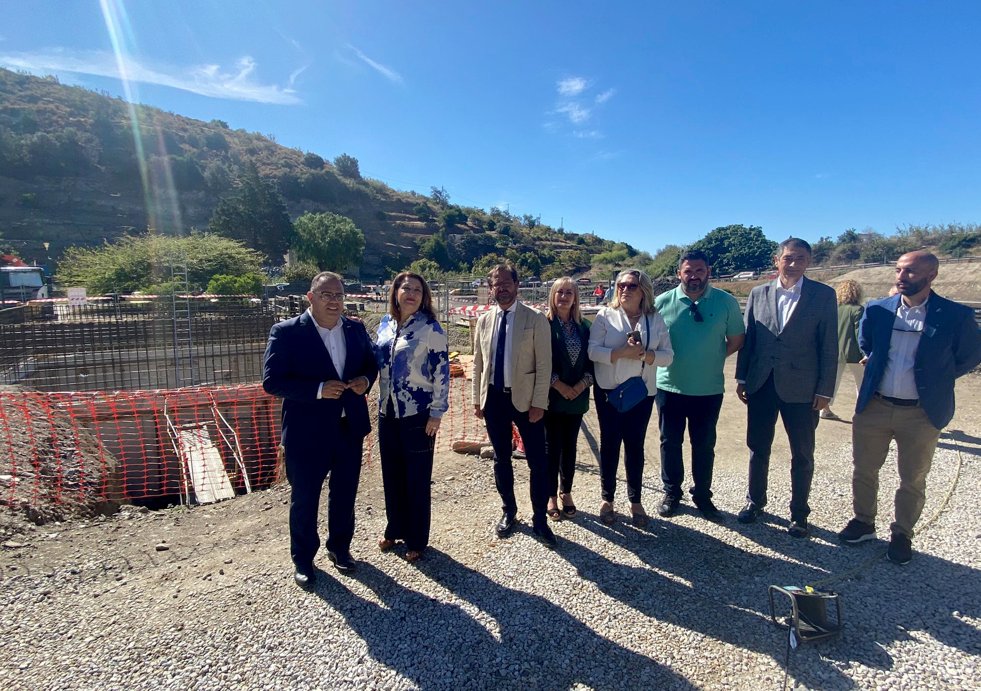 Carmen Crespo durante la visita técnica a las obras de los tratamientos terciarios de La Herradura (Almuñécar, Granada)