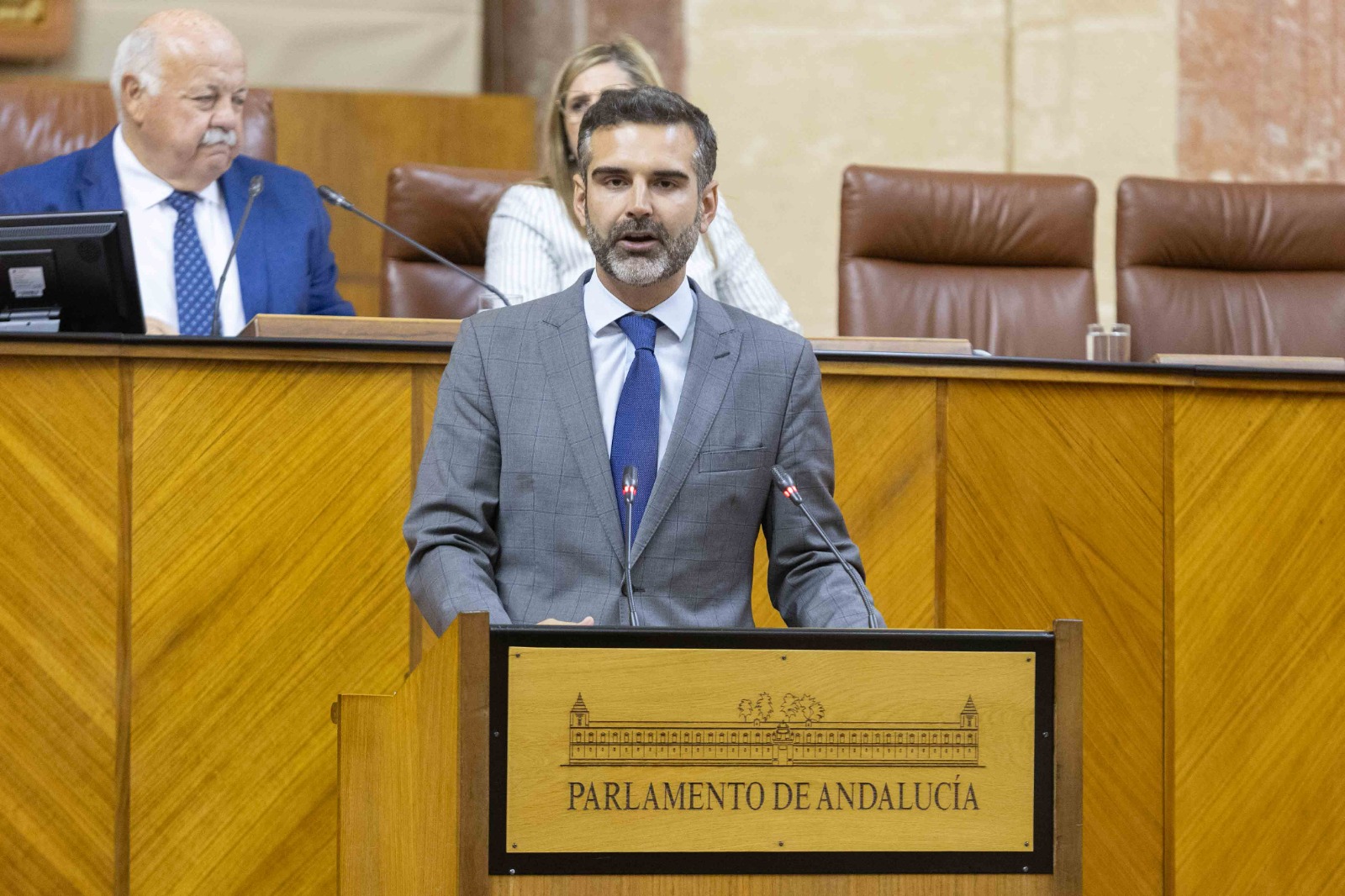Fernández-Pacheco durante su intervención en el Parlamento andaluz.