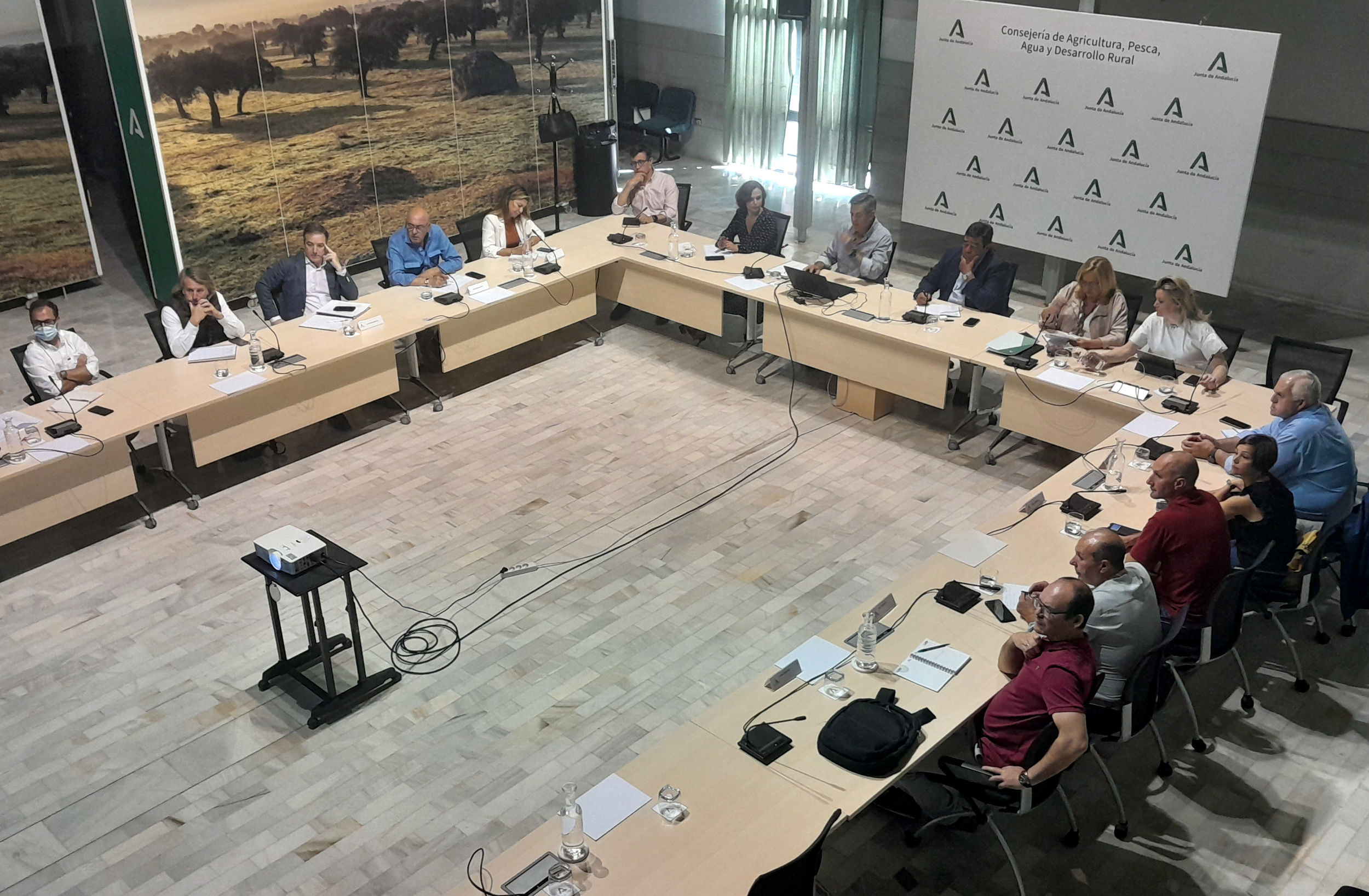 Representantes de la Consejería de Agricultura, Pesca, Agua y Desarrollo Rural y del sector lácteo andaluz