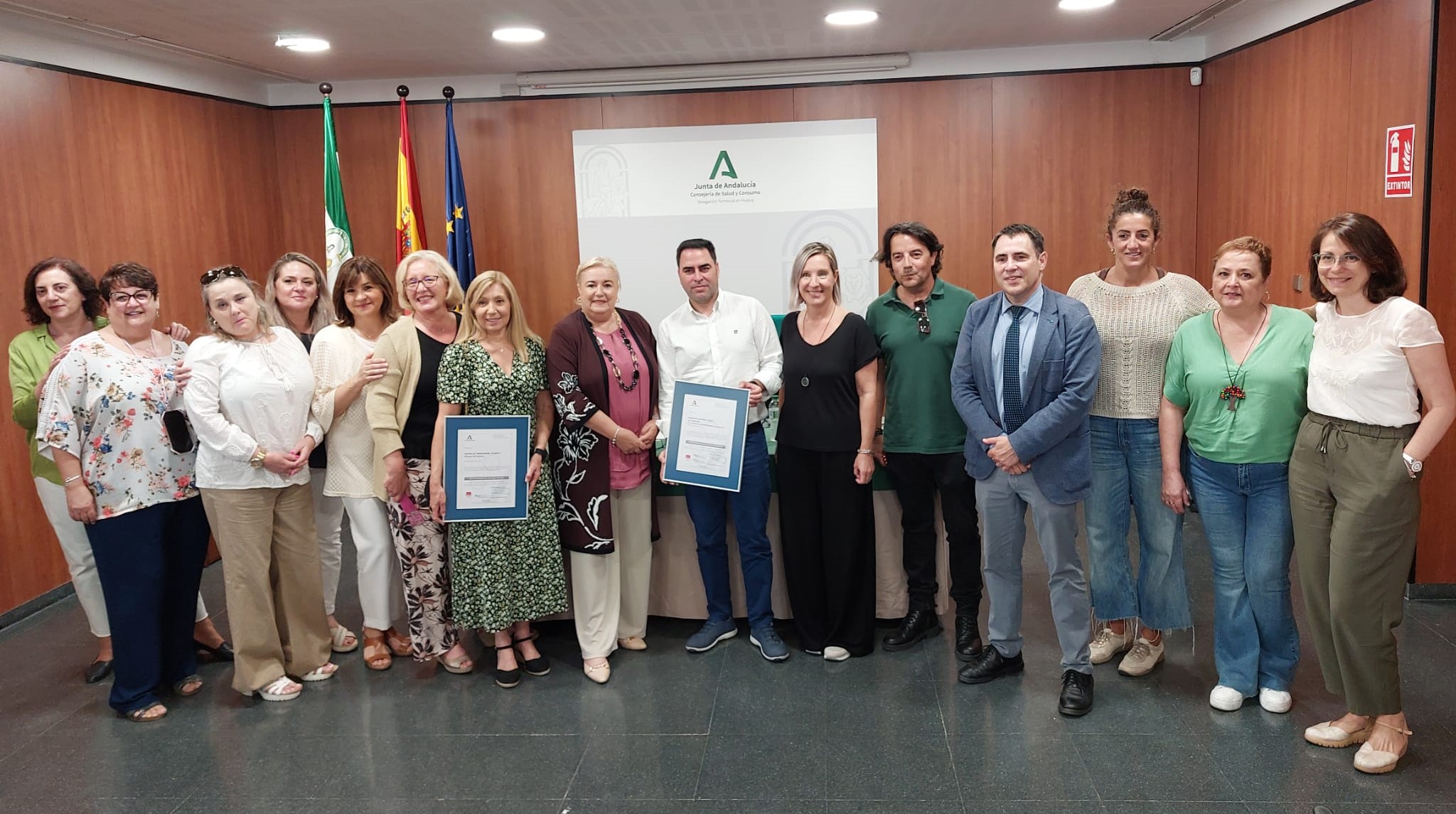 Entrega certificados de calidad a la UGC Isla Cristina y el Centro de transfusión, tejidos y células de Huelva