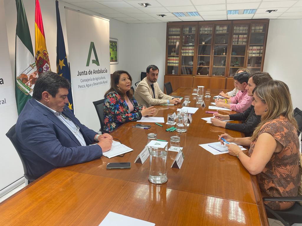 La consejera de Agricultura mantiene una reunión con CCOO