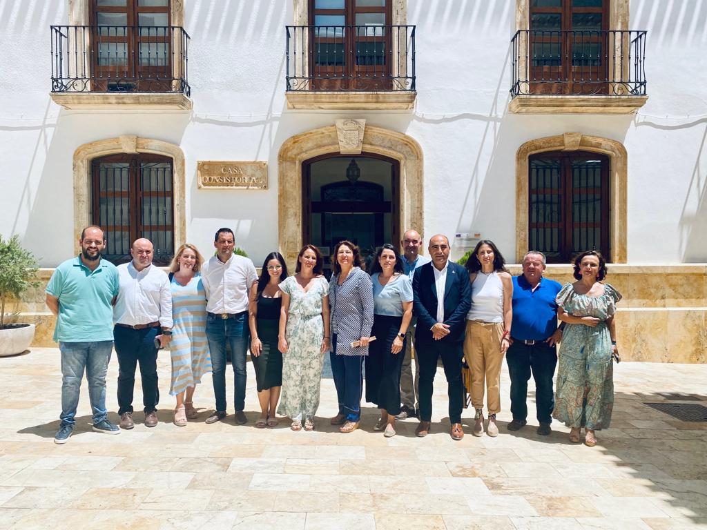 La consejera Carmen Crespo con la alcaldesa de Albox, miembros de la Corporación y de la Consejería