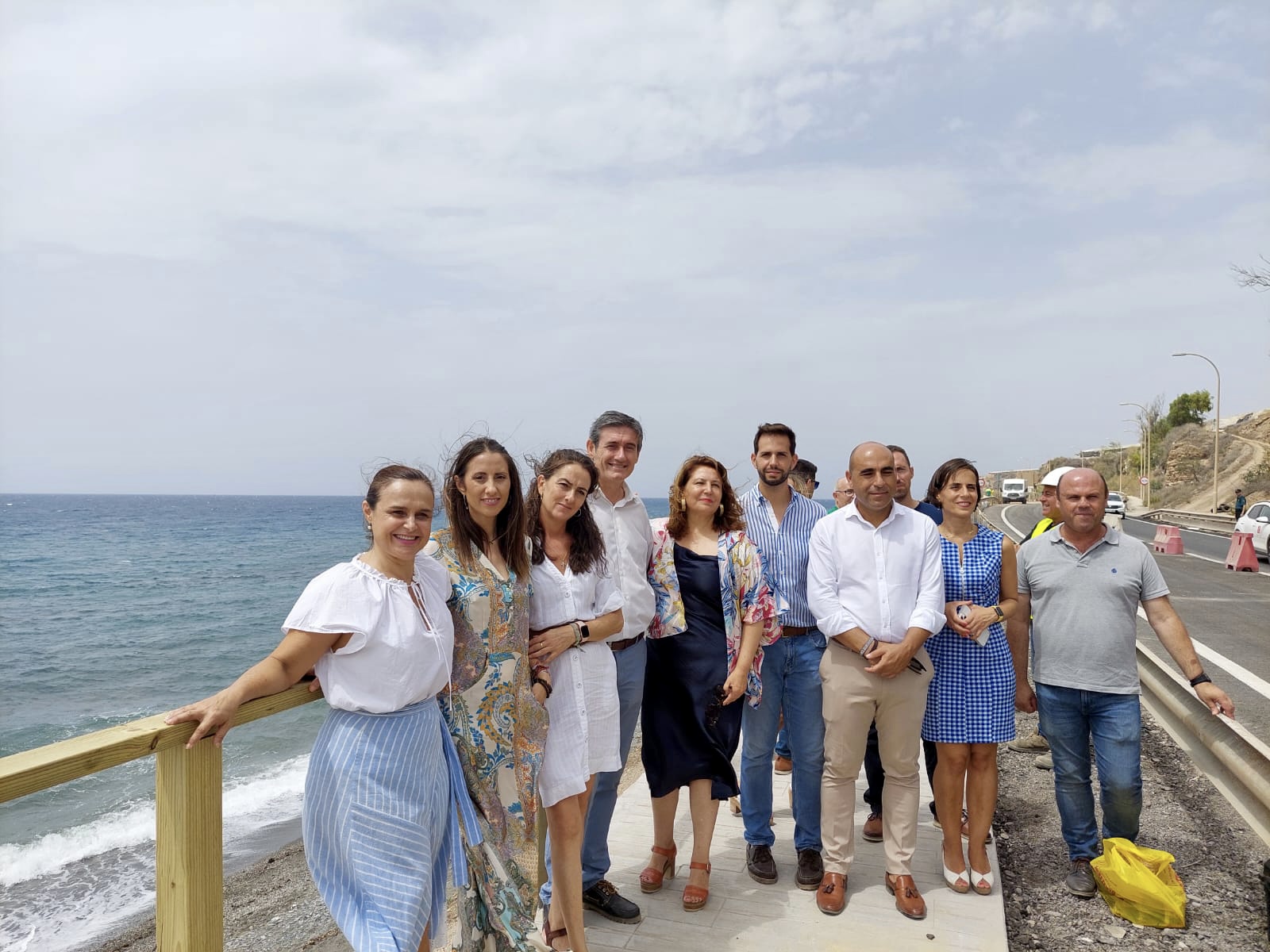 La consejera Carmen Crespo visita la recta final de las obras de la senda litoral de Adra