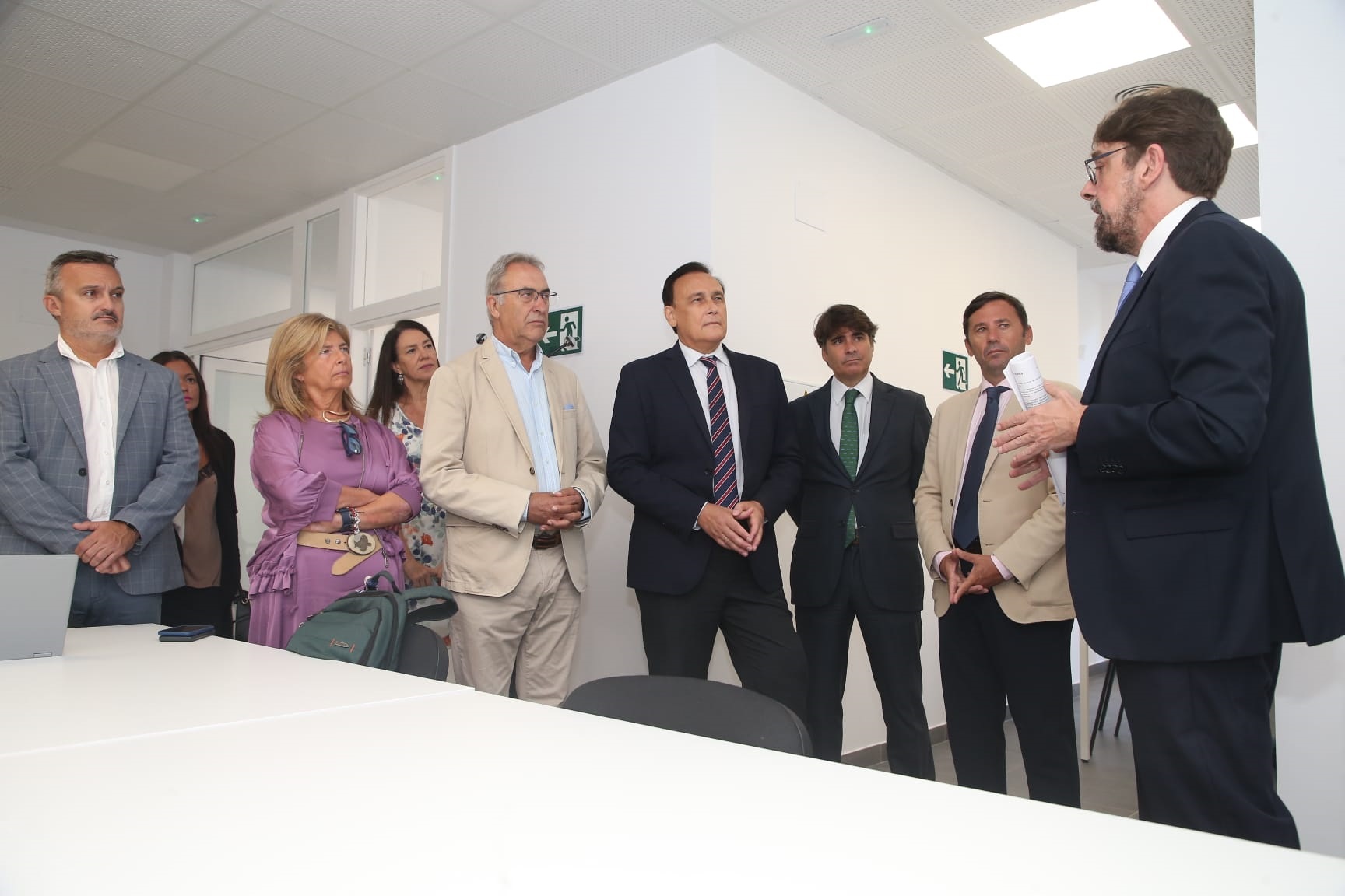 Villamandos durante la inauguración del CADE de Tarifa