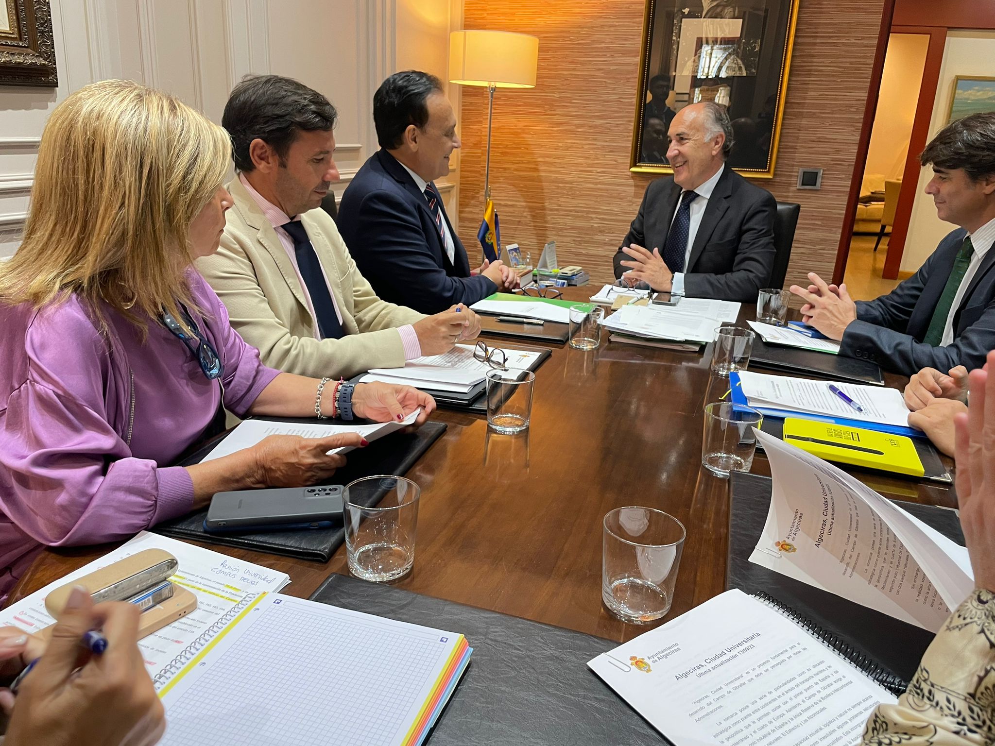 Villamandos durante la reunión con el alcalde de Algeciras