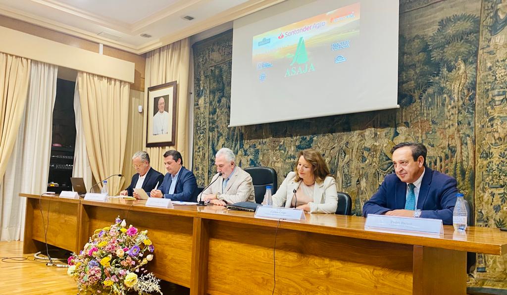 La consejera Carmen Crespo en la clausura de la Junta Directiva de Asaja Nacional en Córdoba