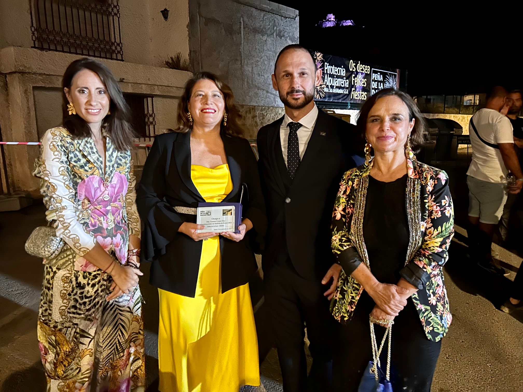 La consejera Carmen Crespo, madrina de honor este año de la Peña de la Luz en Dalías.