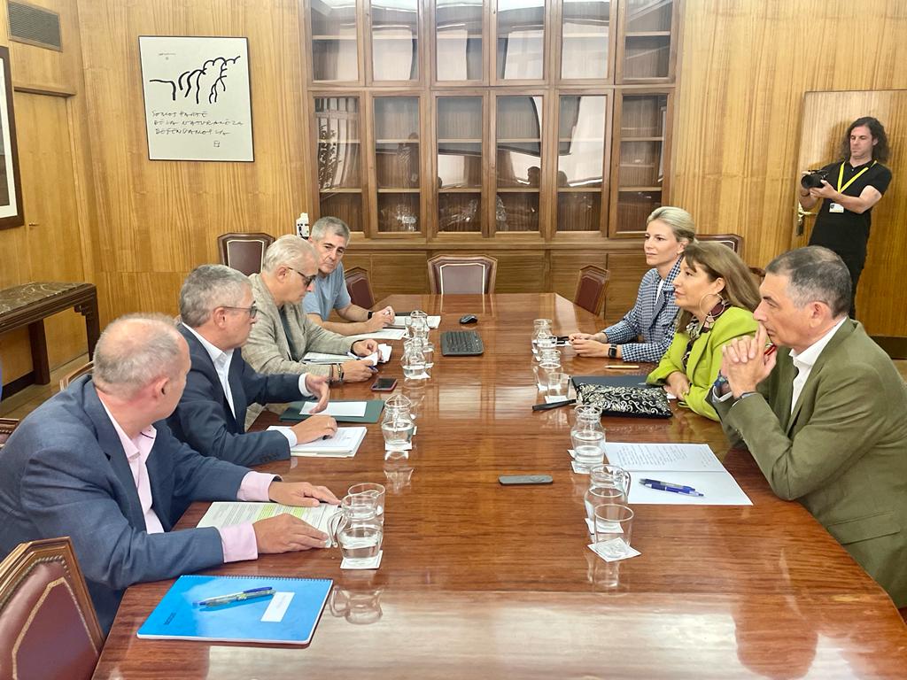 Reunión de la consejera Carmen Crespo con el secretario de Estado de Medio Ambiente, Hugo Morán