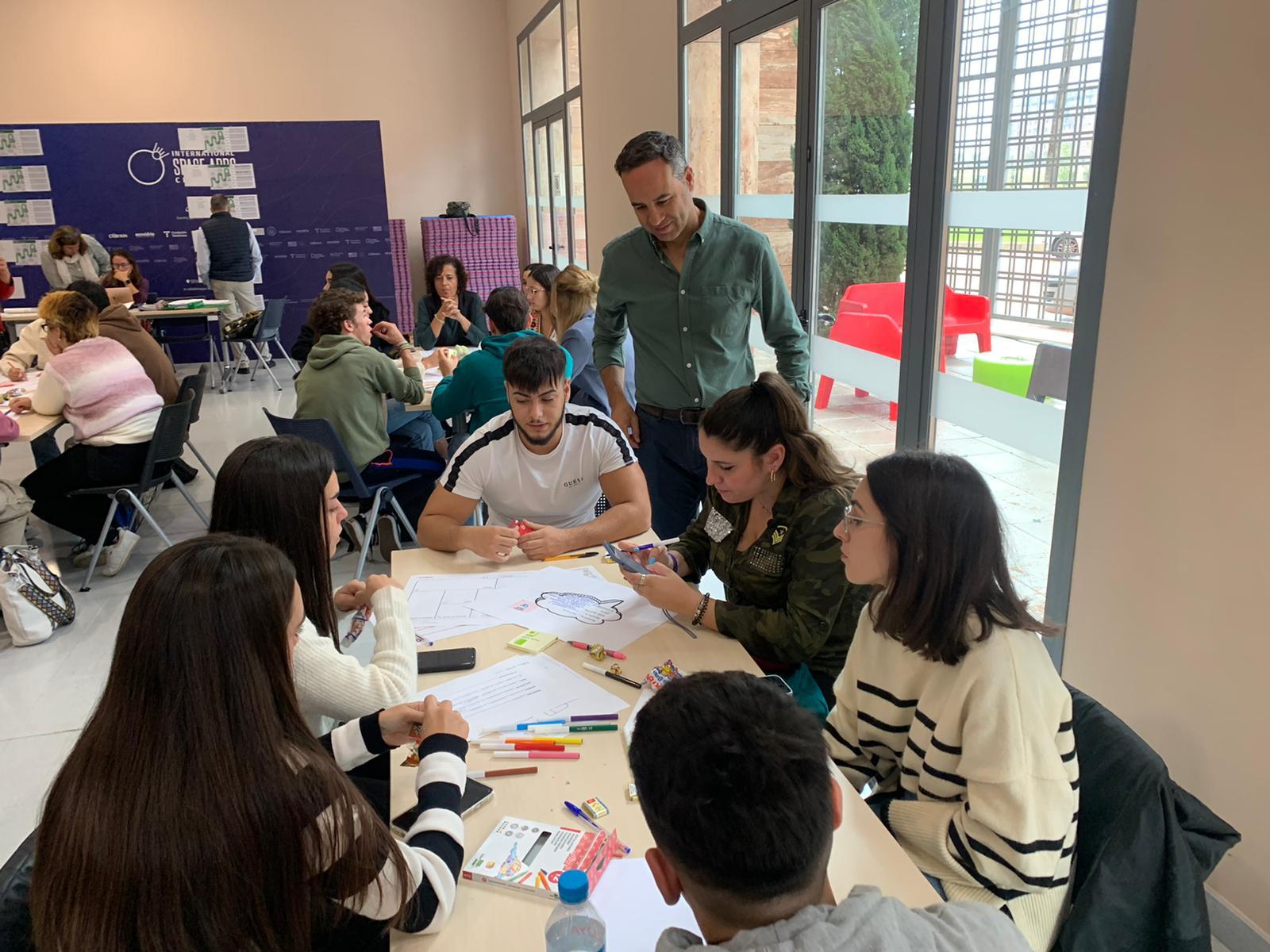 Estudiantes actividades por el Día de la Empresa Andaluza