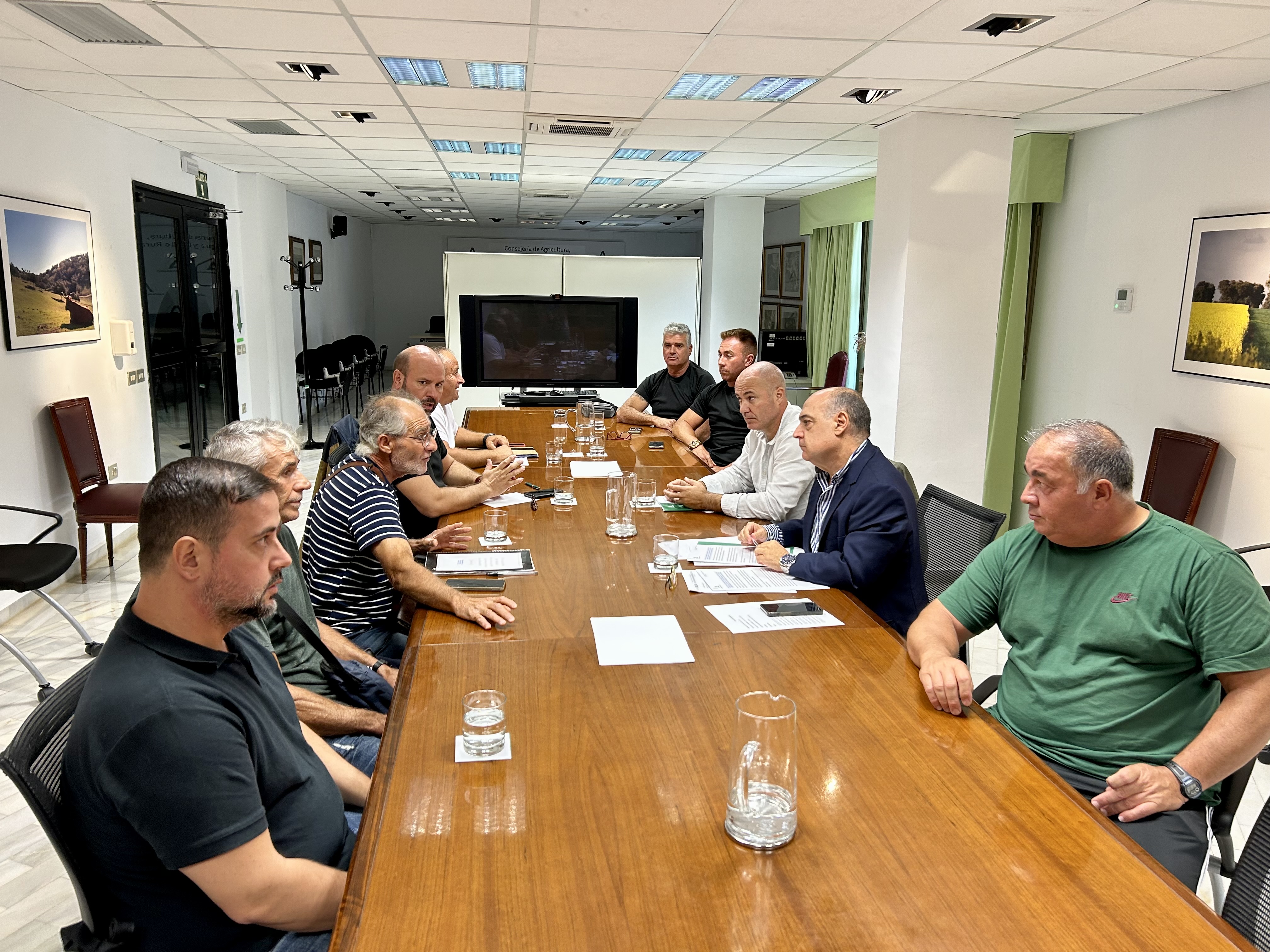 Reunión del director general de Pesca con representantes de los mariscadores a pie
