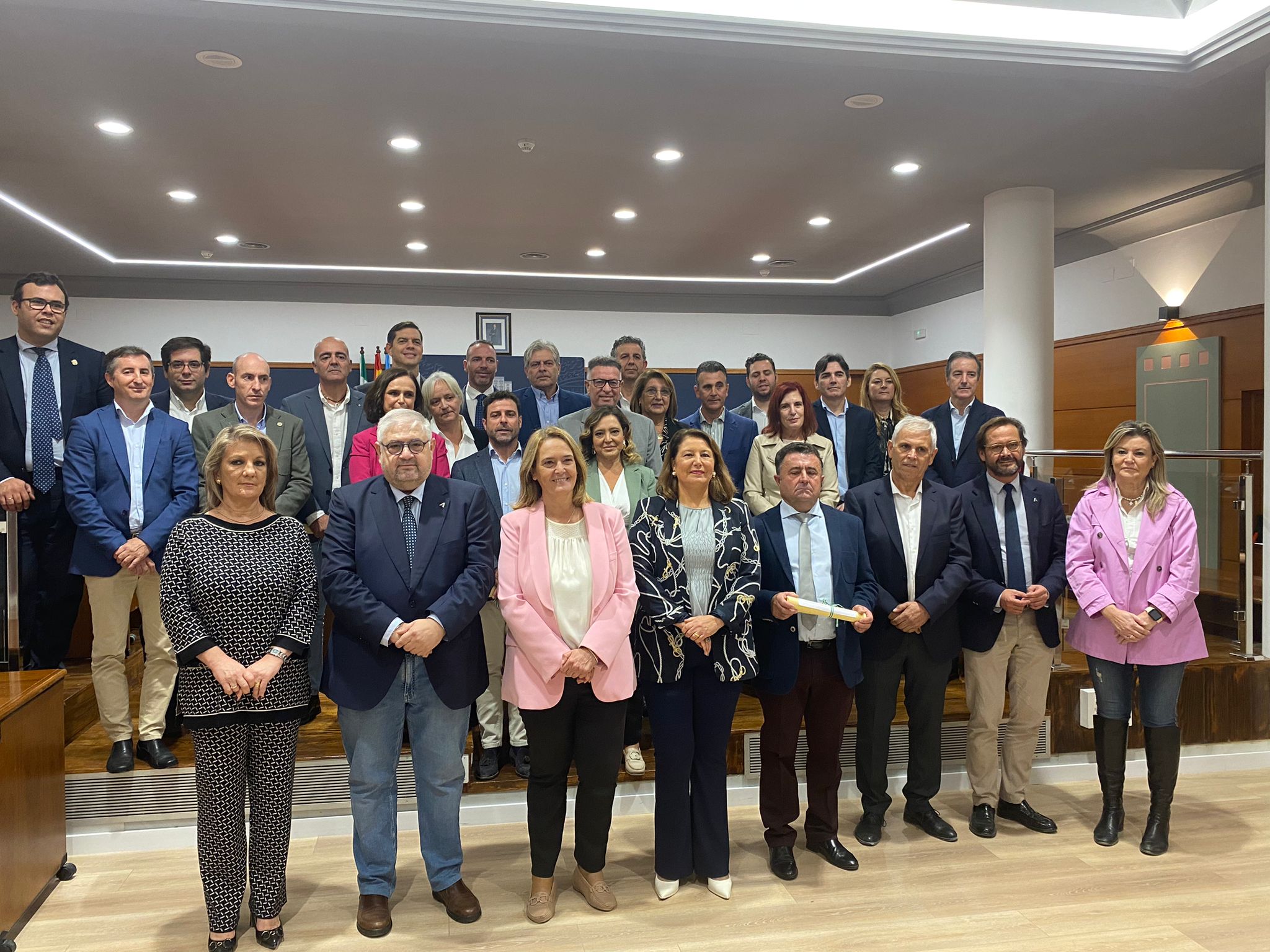 Entrega de ayudas a 9 OPFH granadinas