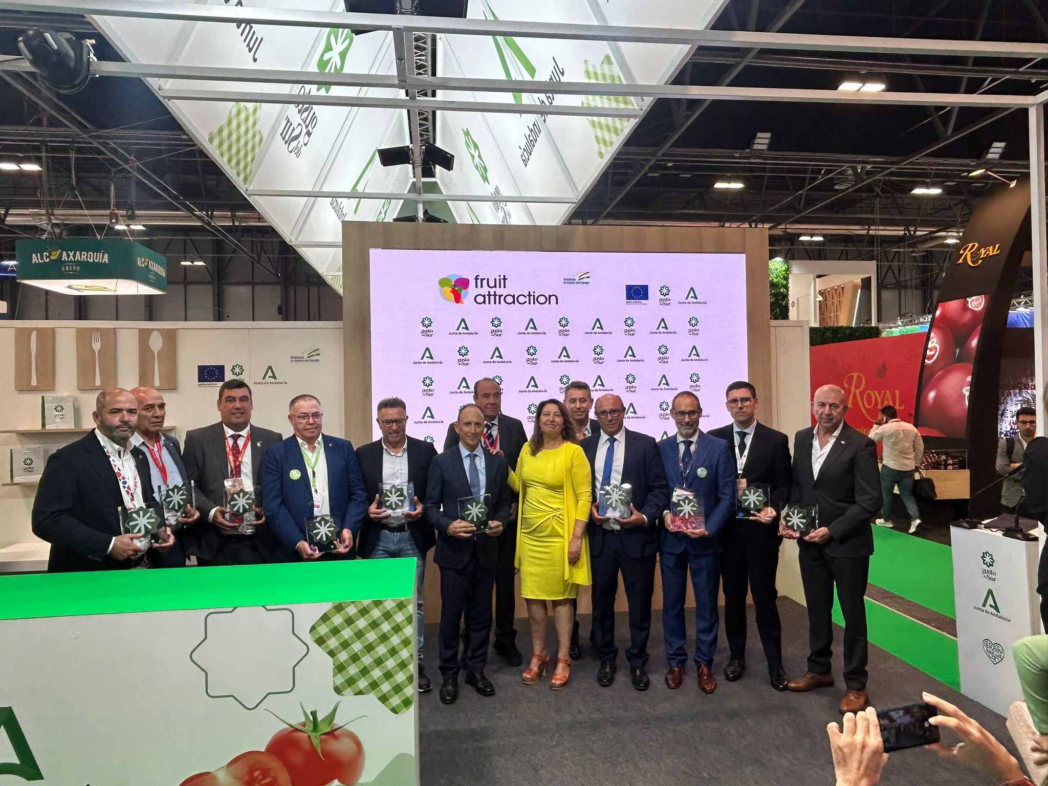 La consejera de Agricultura, Carmen Crespo, con los representantes de las empresas adheridas al sello "Gusto del Sur".