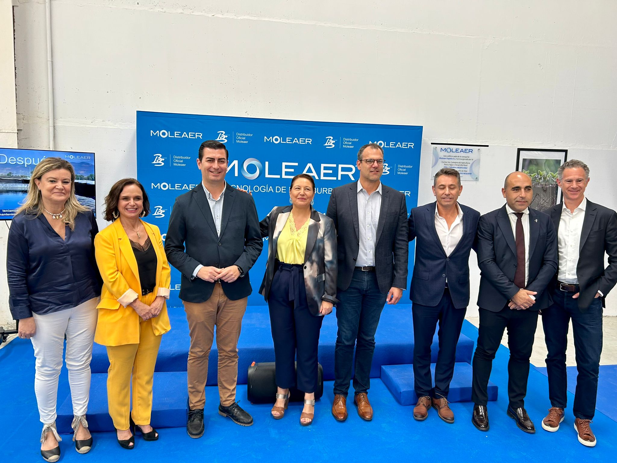 La consejera de Agricultura, Carmen Crespo, en la sede de Moleaer, en Níjar (Almería)